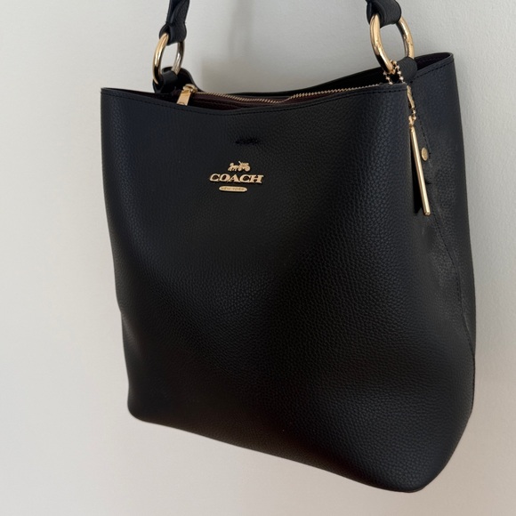 Coach Town Bucket Bag Black Leather Gold Crossbody Tote Code H208-91122 - Picture 3 of 17